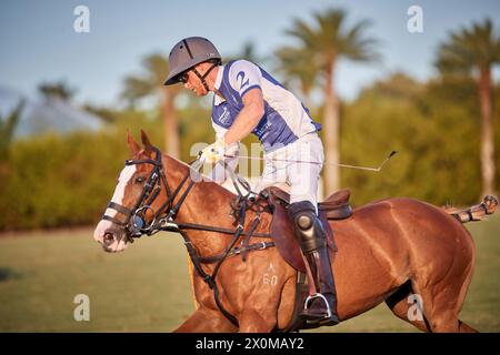 Wellington, Florida, USA. April 2024. Prinz Harry, Duke of Sussex, Mitbegründer von Sentebale, spielt im Royal Salute Sentebale Team gegen das Grand Champions Team, das von seinem langjährigen Freund und Botschafter der Wohltätigkeitsorganisation, dem argentinischen Polospieler Nacho Figueras und dem Maseru Team, angeführt wird. Quelle: Yaroslav Sabitov/YES Market Media/Alamy Live News. Stockfoto