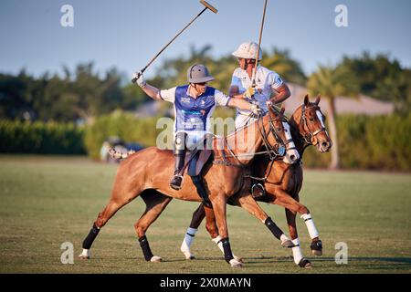 Wellington, Florida, USA. April 2024. Prinz Harry, Duke of Sussex, Mitbegründer von Sentebale, spielt im Royal Salute Sentebale Team gegen das Grand Champions Team, das von seinem langjährigen Freund und Botschafter der Wohltätigkeitsorganisation, dem argentinischen Polospieler Nacho Figueras und dem Maseru Team, angeführt wird. Quelle: Yaroslav Sabitov/YES Market Media/Alamy Live News. Stockfoto