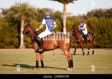 Wellington, Florida, USA. April 2024. Prinz Harry, Duke of Sussex, Mitbegründer von Sentebale, spielt im Royal Salute Sentebale Team gegen das Grand Champions Team, das von seinem langjährigen Freund und Botschafter der Wohltätigkeitsorganisation, dem argentinischen Polospieler Nacho Figueras und dem Maseru Team, angeführt wird. Quelle: Yaroslav Sabitov/YES Market Media/Alamy Live News. Stockfoto