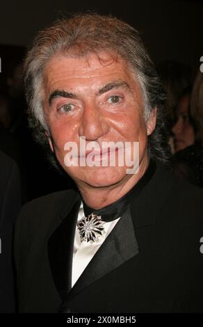 Roberto Cavalli ist gestorben. Roberto Cavalli nimmt am 30. April 2005 an dem White House Correspondents' Dinner im Washington Hilton Hotel in Washington, DC Teil. Foto: Henry McGee/MediaPunch Stockfoto