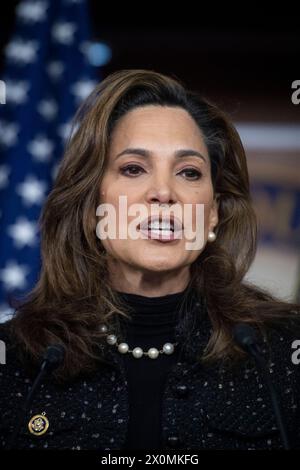 Washington, Usa. April 2024. Die US-Repräsentantin Maria Elvira Salazar (Republikanerin von Florida) nimmt an einer Pressekonferenz im Kapitol der Vereinigten Staaten in Washington, DC, USA, am Mittwoch, 10. April, Teil. 2024. Foto: Rod Lamkey/CNP/ABACAPRESS.COM Credit: abaca Press/Alamy Live News Stockfoto