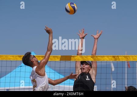 BALIKESIR, TURKIYE - 25. JUNI 2023: Undefinierter Athlet in der Pro Beach Tour Oren Leg Stockfoto