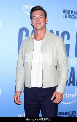 April 10, 2024, West Hollywood, CA, USA: LOS ANGELES - APR 10: Tyler Cameron bei der Going Home with Tyler Cameron Kickoff Party im 1 Hotel am 10. April 2024 in West Hollywood, CA (Credit Image: © Kay Blake/ZUMA Press Wire) NUR ZUR REDAKTIONELLEN VERWENDUNG! Nicht für kommerzielle ZWECKE! Stockfoto