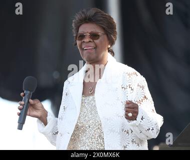 New Orleans, USA. April 2024. Irma Thomas tritt am Freitag, den 12. April 2024, während des French Quarter Festivals auf der Abita Stage in New Orleans, Louisiana, auf. (Foto: Peter G. Forest/SipaUSA) Credit: SIPA USA/Alamy Live News Stockfoto