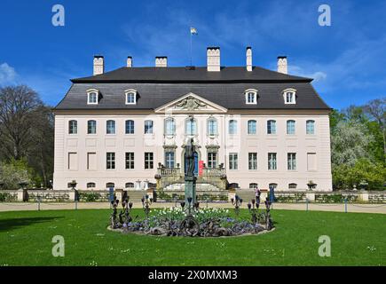 Cottbus, Deutschland. April 2024. Frühling im Schloss Branitz des Prinz-Pückler-Museumsparks und der Stiftung Schloss Branitz (SFPM). Quelle: Patrick Pleul/dpa/Alamy Live News Stockfoto