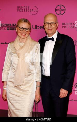 Peter Tschentscher mit Ehefrau Eva-Maria Tschentscher beim 71. Bundespresseball 2024 im Hotel Adlon Kempinski. Berlin, 12.04.2024 *** Peter Tschentscher mit seiner Frau Eva Maria Tschentscher beim Bundespresseball 71 2024 im Hotel Adlon Kempinski Berlin, 12 04 2024 Foto:XJ.xMWx/xFuturexImagex bundespresseball 4415 Stockfoto