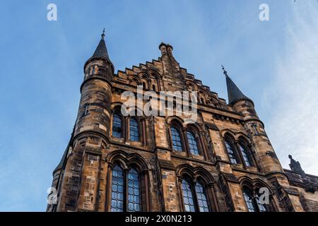 Glasgow, Großbritannien - 6. Dezember 2023: Die Universität Glasgow. Historisches Gebäude Stockfoto