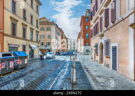 ROM - 15. MAI: Blick auf das Kolosseum am Ende der Via San Giovanni in Laterano, Rom, Italien, am 15. Mai 2019 Stockfoto