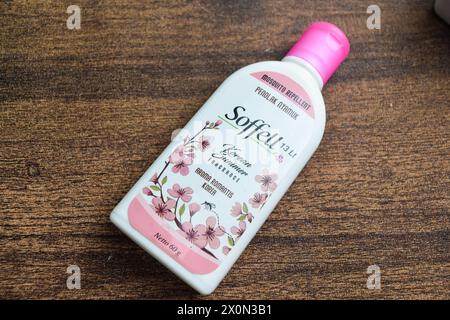 Soffell Mückenspray, eine berühmte indonesische Marke. Bekasi, Indonesien, 13. April 2024 Stockfoto