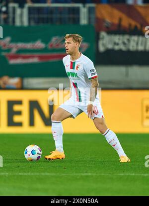 Arne Maier, FCA 10 im Spiel FC AUGSBURG - 1. FC Union Berlin 2-0 am 12. April 2024 in Augsburg. Saison 2023/2024, 1.Bundesliga, FCA, Spieltag 29, 29.Spieltag Fotograf: ddp-Bilder / STAR-Bilder - DFL-VORSCHRIFTEN VERBIETEN JEDE VERWENDUNG VON FOTOGRAFIEN als BILDSEQUENZEN und/oder QUASI-VIDEO - Stockfoto