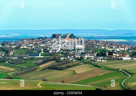 Sancerre beschriftete Les Plus Beaux Villages de France. Blick auf das Dorf. Abteilung Cher. Centre-Val de Loire. Frankreich. Europa Stockfoto