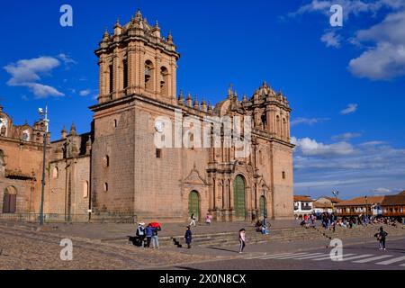 Peru, Provinz Cuzco, Cuzco, gelistet zum UNESCO-Weltkulturerbe, Plaza de Armas, Kathedrale Notre-Dame-de-l'Assomption im barocken Kolonialstil Stockfoto