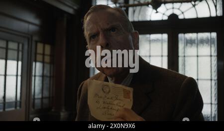 TIMOTHY SPALL in WICKED LITTLE LETTERS (2023), Regie führte THEA SHARROCK. Quelle: Blueprint Pictures/South of the River Pictures/Studiocanal/Film4 Productions/People Person Pictures/Album Stockfoto