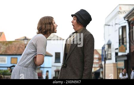 OLIVIA COLMAN und JESSIE BUCKLEY in WICKED LITTLE LETTERS (2023), Regie führte THEA SHARROCK. Quelle: Blueprint Pictures/South of the River Pictures/Studiocanal/Film4 Productions/People Person Pictures/Album Stockfoto