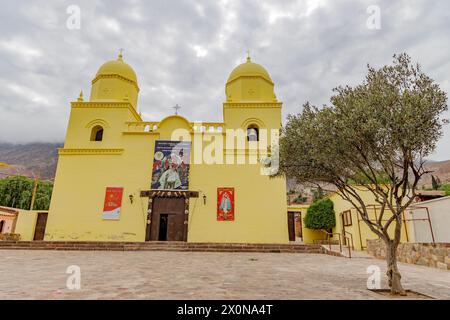 Jujuy, Argentinien - 25. Januar 2024: Die Kirche unserer Lieben Frau vom Rosenkranz in Tilcara, Provinz Jujuy, Argentinien. Stockfoto