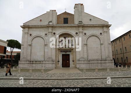 Marmorfassade des Malatesta-Tempels in Rimini in Italien Stockfoto