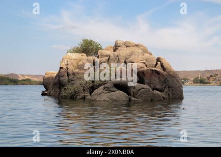 Wunderschöne Felsformation am nil in Assuan, Ägypten Stockfoto