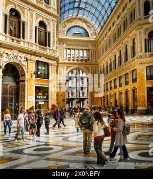 Die großartige Galleria Umberto in Neapel, Italien Stockfoto