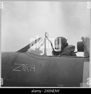 Fotografisches negativ mit Zira, einem benannten Flugzeug der Punjab Squadron, das von Flight Lieutenant B.E.G. White gesteuert wurde. Stockfoto