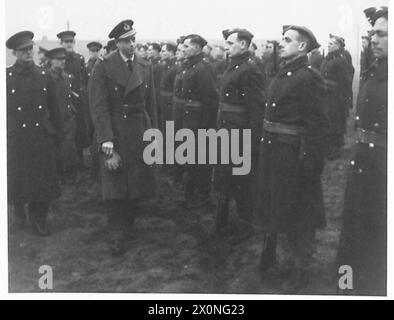 DER DUKE OF KENT IN SCHOTTLAND - der Duke of Kent inspiziert ein Bataillon der Ehrenwache. Fotografisches negativ, britische Armee Stockfoto