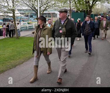 Liverpool, Großbritannien. April 2024. 13. April 2024; Aintree Racecourse, Aintree, Merseyside, England: 2024 Grand National Festival Day 3; Rennfahrer kommen am 3. Tag des Festivals auf dem Kurs an. Credit: Action Plus Sports Images/Alamy Live News Stockfoto