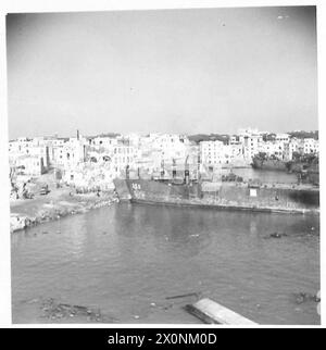 ITALIEN : FÜNFTE ARMYSUPPLIES FÜR ANZIO BRÜCKENKOPF - Ein Blick auf den Hafen von Anzio vom Mole fotografischen negativ, British Army Stockfoto