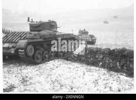 DIE POLNISCHE ARMEE IN GROSSBRITANNIEN, 1940-1947 - Valentine Mark III. Panzer der 16. Panzerbrigade (1. Polnisches Korps) steigen während der Jay-Übung in Position. Fifeshire, Schottland polnische Armee, polnische Streitkräfte im Westen, 1. Korps, 1. Polnische Armee im Westen, 16. Panzerbrigade, polnische Streitkräfte im Westen, 1. Korps, 16. unabhängige Panzerbrigade, polnische Streitkräfte im Westen, 1. Panzerdivision Stockfoto