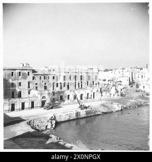 ITALIEN : FÜNFTE ARMYSUPPLIES FÜR ANZIO BRÜCKENKOPF - Ein Blick auf den Hafen von Anzio vom Mole fotografischen negativ, British Army Stockfoto