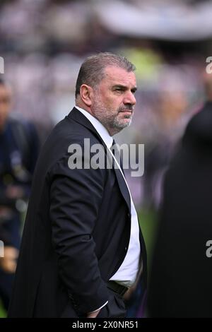 Newcastle upon Tyne, Großbritannien. April 2024. Newcastle, England, 13. April 2024: Tottenham-Manager Ange Postecoglou während des Premier League-Fußballspiels zwischen Newcastle United und Tottenham Hotspur im St James Park in Newcastle, England (will Palmer/SPP) Credit: SPP Sport Press Photo. /Alamy Live News Stockfoto