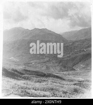 5. ARMEE: DIVERSE - (vereinigt) die feindseligen Hügel auf der linken (westlichen) Flanke der 6. S.A.-Panzerdivision. Diese Berggipfel werden oft von Wolken verborgen. Fotografisches negativ, britische Armee Stockfoto