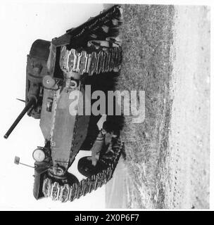 DER VALENTINE-PANZER – Infanteriepanzer Mark III, auch bekannt als valentine-Panzer, ein gepanzertes Kampffahrzeug, das für eine enge Zusammenarbeit mit der Infanterie entwickelt wurde. Sie ist mit einer zwei-Pfünder-Pistole und einer BESA-Maschinenpistole bewaffnet und trägt eine dreiköpfige Besatzung. Sein Turm wird durch elektrische Energie gedreht und ist mit drahtlosen Geräten für die Kommunikation ausgestattet. Er wiegt 16 Tonnen und hat eine Höchstgeschwindigkeit von 15 Meilen pro Stunde und eine Reisegeschwindigkeit von 10. Fotografisches negativ, britische Armee Stockfoto