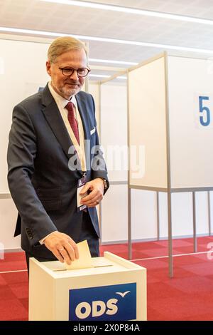 Ostrava, Tschechische Republik. April 2024. Der tschechische Premierminister Petr Fiala wurde zum Vorsitzenden der Demokratischen Partei (ODS) für die fitte Zeit wiedergewählt, hatte keinen Rivalen und gewann 424 von 525 Stimmen auf dem Parteikongress.der Demokratischen Partei (ODS) in Ostrava, Tschechische Republik, 13. April 2024. Quelle: Vladimir Prycek/CTK Photo/Alamy Live News Stockfoto