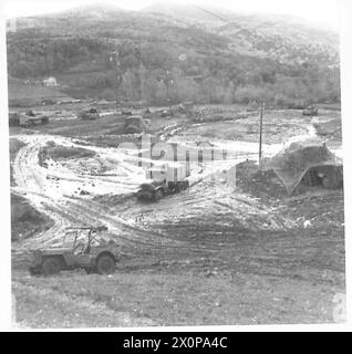 ITALIEN: FÜNFTER ARMYWITH DER AMERIKANER AN DER VENAFRO-FRONT - Ein allgemeiner Blick auf das typische Schlammgebiet an der Venafro-Front. Fotografisches negativ, britische Armee Stockfoto