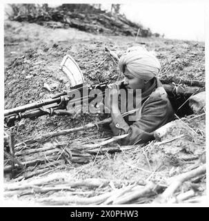 Fotografisches negativ, das eine Bren-Kanonenposition zeigt, bemannt von 'B' Squadron, 6. Lancers, auf der rechten Flanke des 8. Indianerdivision-Sektors der 5. Armee. Stockfoto