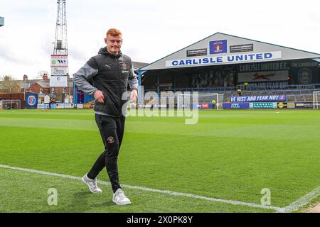 Carlisle, Großbritannien. April 2024. Mackenzie Chapman of Blackpool trifft am 13. April 2024 in Carlisle, Vereinigtes Königreich, vor dem Spiel der Sky Bet League 1, Carlisle United gegen Blackpool, Brunton Park, Carlisle, Vereinigtes Königreich, am 13. April 2024 (Foto: Gareth Evans/News Images) in Carlisle, Vereinigtes Königreich ein. (Foto: Gareth Evans/News Images/SIPA USA) Credit: SIPA USA/Alamy Live News Stockfoto