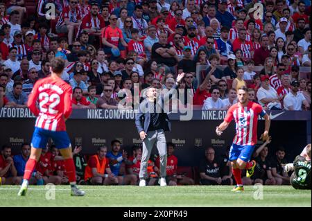 Madrid, Madrid, Spanien. April 2024. Miguel Angel Sanchez Munoz (Michel) Cheftrainer des Girona FC, der am 13. April 2024 in Madrid beim Fußballspiel La Liga EA Sports zwischen Atletico Madrid und Girona FC im Estadio Civitas Metropolitano zu sehen war. (Kreditbild: © Alberto Gardin/ZUMA Press Wire) NUR REDAKTIONELLE VERWENDUNG! Nicht für kommerzielle ZWECKE! Quelle: ZUMA Press, Inc./Alamy Live News Stockfoto