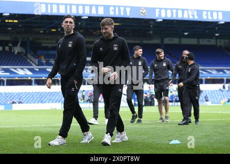 Luis Binks und Josh Eccles in Coventry City vor dem Sky Bet Championship-Spiel in St. Andrew's @ Knighthead Park, Birmingham. Bilddatum: Samstag, 13. April 2024. Stockfoto