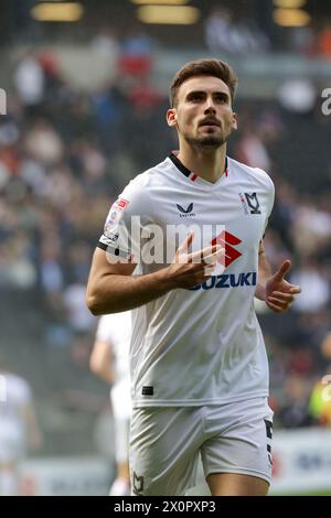 Milton Keynes Dons Warren O'Hora vor dem Spiel der Sky Bet League 2 zwischen MK Dons und Mansfield Town im Stadion MK, Milton Keynes am Samstag, den 13. April 2024. (Foto: John Cripps | MI News) Credit: MI News & Sport /Alamy Live News Stockfoto