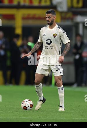 Mailand, Italien. April 2024. Leonardo Spinazzola von AS Roma während des Spiels der UEFA Europa League in Giuseppe Meazza, Mailand. Der Bildnachweis sollte lauten: Jonathan Moscrop/Sportimage Credit: Sportimage Ltd/Alamy Live News Stockfoto