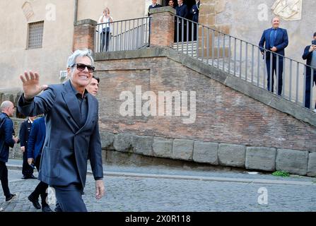 Rom, Italien. April 2024. Rom empfängt der Sänger Claudio Baglioni den Kapitolinischen Wolf vom Bürgermeister Roberto Gualtieri. Foto: Claudio Baglioni Credit: Unabhängige Fotoagentur/Alamy Live News Stockfoto