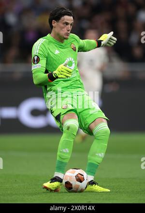 Mailand, Italien. April 2024. Mile Svilar von AS Roma während des Spiels der UEFA Europa League in Giuseppe Meazza, Mailand. Der Bildnachweis sollte lauten: Jonathan Moscrop/Sportimage Credit: Sportimage Ltd/Alamy Live News Stockfoto