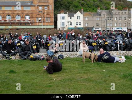 Motorradfahrer treffen sich zu den Maifeierlichkeiten in Hastings, East Sussex, Großbritannien Stockfoto