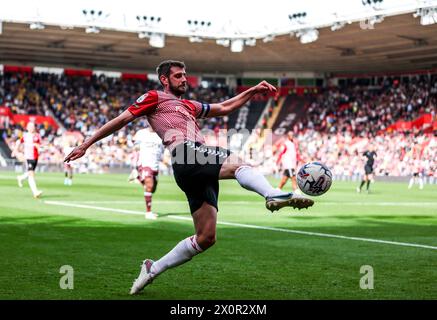 Jack Stephens aus Southampton im Rahmen des Sky Bet Championship Matches im St Mary's Stadium in Southampton. Bilddatum: Samstag, 13. April 2024. Stockfoto