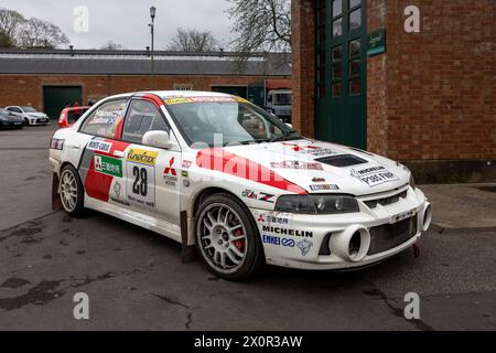 1997 Mitsubishi Lancer Evo IV, ausgestellt auf der Motorsport-Versammlung im Bicester Heritage Centre am 31. März 2024. Stockfoto