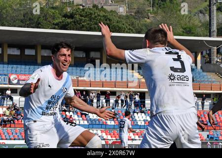 Cosenza, Italien. April 2024. Palermos Feier während des italienischen Fußballspiels der Serie B Cosenza Calcio gegen Palermo FC im San Vito-Marulla Stadion in Cosenza, Italien 13. April 2024 Credit: Independent Photo Agency/Alamy Live News Stockfoto