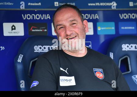 Fußball 1. Bundesliga 29. Spieltag VfL Bochum - 1. FC Heidenheim am 13.04.2024 im Vonovia Ruhrstadion Bochum Frank Schmidt ( Trainer / Cheftrainer Heidenheim ) DFL-Vorschriften verbieten jede Verwendung von Fotografien als Bildsequenzen und/oder Quasi-Video. Foto: Revierfoto Stockfoto