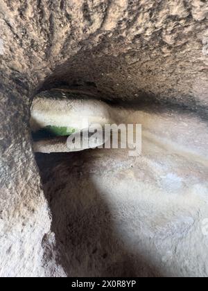 Domus de Janas von Montessu prä- und nuraghische Nekropole von villaperuccio Süd-sardinien Stockfoto