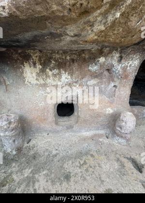 Domus de Janas von Montessu prä- und nuraghische Nekropole von villaperuccio Süd-sardinien Stockfoto