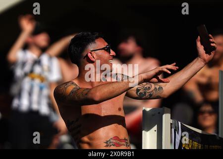 Torino, Italien. April 2024. juventus Fans vor dem Fußballspiel der Serie A zwischen Turin und Juventus im Olympiastadion Grande Torino, Norditalien - Samstag, den 13. April 2024. Sport - Fußball . (Foto: Spada/LaPresse) Credit: LaPresse/Alamy Live News Stockfoto