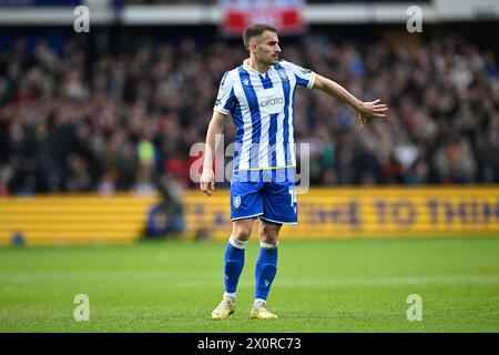 Pol Valentín von Sheffield Wednesday gibt Anweisungen während des Sky Bet Championship Matches Sheffield Wednesday vs Stoke City in Hillsborough, Sheffield, Großbritannien, 13. April 2024 (Foto: Craig Cresswell/News Images) Stockfoto